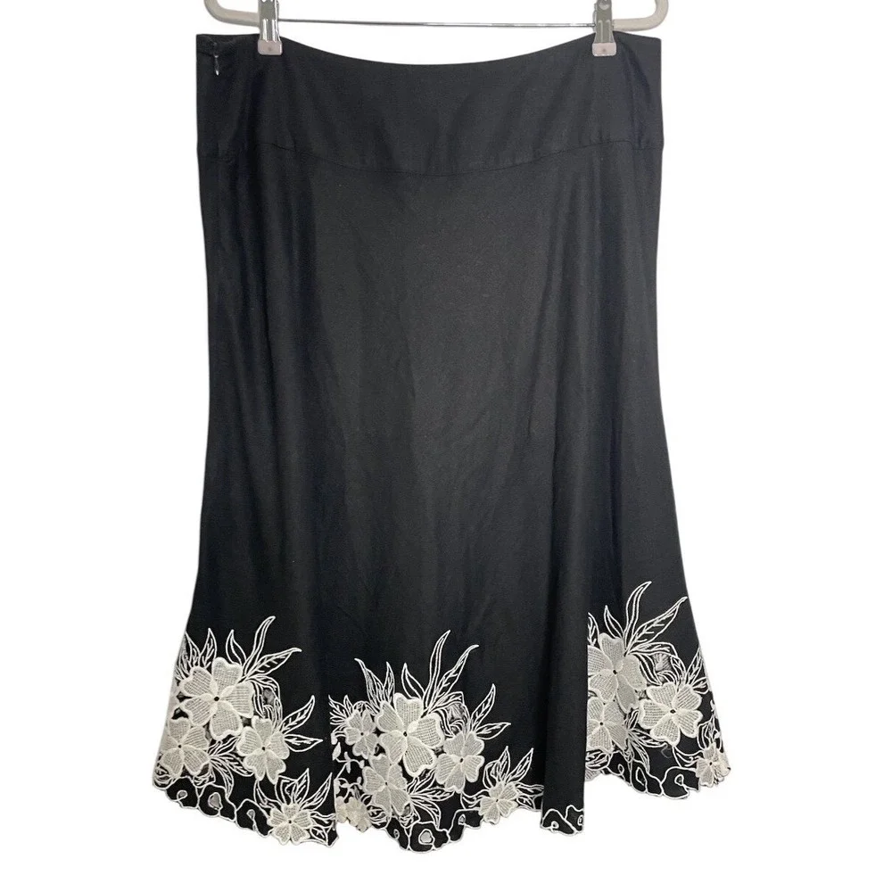 Florence and Fred Black Linen Blend  White Floral  Appliqué Skirt  Size 16